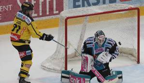 Die Vienna Capitals feiern gegen die Black Wings Linz einen historischen Sieg