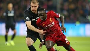 Sadio Mane im Duell mit Kristensen