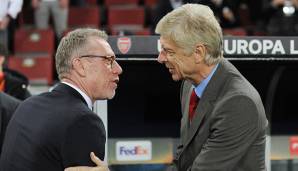 Peter Stöger schüttelt Arsene Wenger die Hand