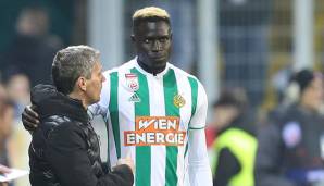 Aliou Badji im Gespräch mit Dietmar Kühbauer.