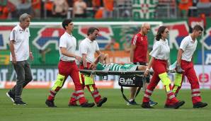 Thorsten Schick musste nach einem Zweikampf mit Marvin Potzmann ins Spital gebracht werden