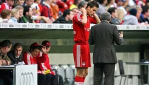 Stefan Maierhofer vor seiner Einwechslung im Bundesliga-Spiel gegen Eintracht Frankfurt mit Trainer Felix Magath.