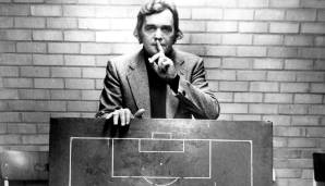 Ernst Happel mit seiner Taktiktafel