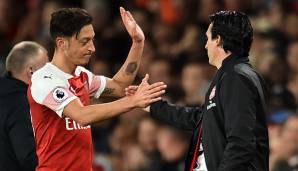 Unai Emery trainiert seit Sommer den FC Arsenal und Mesut Özil.