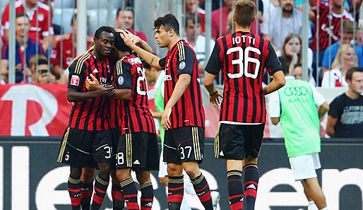 Man of the Match: Kingsley Boateng (l.) lässt sich von seinem Team nach seinem Tor feiern