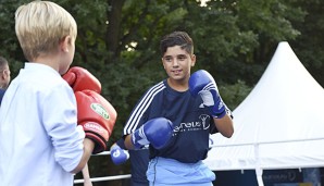 Soziales Sportprojekt KICK im Boxring aus Berlin im Schloss Bellevue vorgestellt