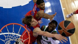 Andrei Kirilenko (l.) gewann mit ZSKA auch das zweite Spiel