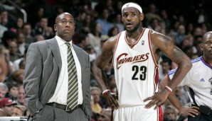 Mike Brown (l.) war insgesamt fünf Jahre lang Trainer von Superstar LeBron James