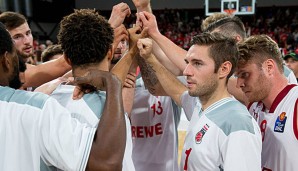 Fabien Caseur (2.v.r.) ist der neue Hoffnungsträger von Brose Bamberg