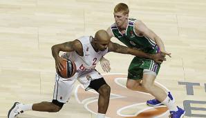 Ricky Hickman (l.) führte Brose Bamberg mit 18 Punkten zum Sieg