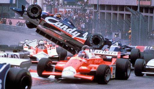 Crashes waren in den engen Gassen schon immer an der Tagesordnung: 1980 hob Derek Daly ab