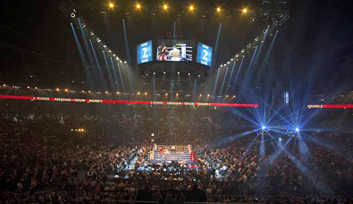 Ein toller Rahmen: Die O2 World in Berlin. 14.000 verfolgten Arthur Abraham gegen Jermain Taylor in der Halle