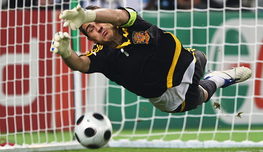 Platz 2: Iker Casillas (Real Madrid). Europameister 2008, Champions-League-Sieger 2000 und 2002, über 500 Spiele für Real Madrid