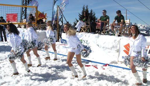 Die Cheerleading-Crew "Roxy Dancers" heizte die Stimmung während der Spielpausen zusätzlich an