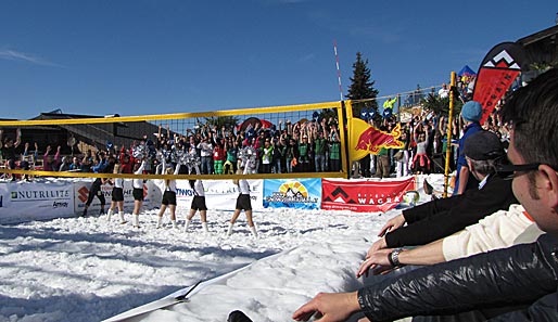 Und zwar so erfolgreich, dass irgendwann sogar La Ola durch das Open-Air-Stadion schwappte