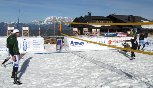 Selbst mit Hechtsprüngen ist den Attacken von Schwaack und Tatra nicht beizukommen