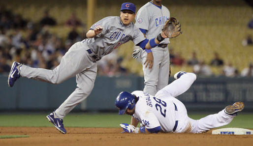 Ein echter Tiefflieger: Darwin Barney von den Chicago Cubs setzt beim MLB-Spiel gegen die L.A. Dodgers zum Beckerhecht an