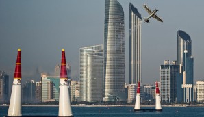 Eins mit der Skyliner. Man könnte fast meinen, der Österreicher Hannes Arch will sich mit seinem silbernen Flieger zwischen den Hochhäusern verstecken. Am Ende wurde er Zweiter