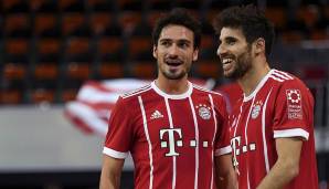 Mats Hummels (l.) bleibt ebenso wie Javi Martinez bis 2021 bei den Bayern