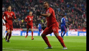 OFFENSIVES MITTELFELD: Douglas Costa (FC Bayern München): Er schlug ein wie kein anderer Neuzugang und spielte sich gleich in sämtliche Bestenlisten. Auch in der SPOX-User-Topelf fehlt Costa (28,2 Prozent) nicht