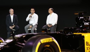 Auch sportlich ist jetzt alles klar. "Mr. Motorsport" Frederic Vasseur (r.) wird Renndirektor, Cyril Abiteboul (M.) repräsentiert nach außen als Generaldirektor, dazu kommt Bob Bell als technischer Leiter