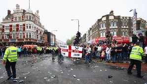 Zunächst sah eigentlich alles ganz friedlich aus in Lonodon, als die Red Devils mit dem Bus vorfuhren