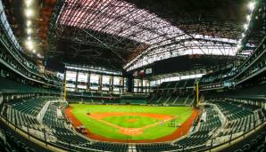 Wenn mal wieder Zuschauer rein dürfen, bietet Globe Life Field Platz für 40.300 Fans. Es ist damit kleiner als der Vorgänger Globe Life Park in Arlington, der 48.114 Zuschauern Platz bot.