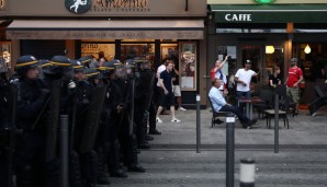 Kein Wunder also, dass die Polizei nach Schlichtversuchen schweres Geschütz auffuhr