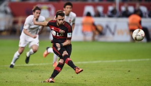 Platz 14: Hakan Calhanoglu, Bayer Leverkusen, Vertrag bis 2019, Transfersumme 27,2 Mio. Euro. Ob Rudi Völler die CIES-Studie kennt?