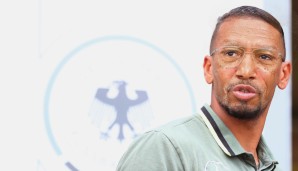 Jerome Boateng wird im Alter vermutlich so cool aussehen wie Morgan Freeman. Ob er dann auch so eine geile Stimme bekommt?