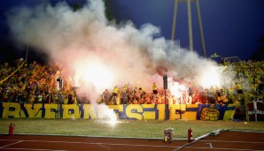 HERTHA BSC - BRÖNDBY IF 1:0: Um sich in Ruhe ein Fußballspiel anzugucken, waren die Bröndby-Fans nicht nach Berlin gekommen - jedenfalls nicht vordergründig