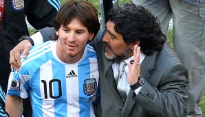 Bei der WM 2010 waren die Haare wieder länger. Klar, Messi hatte ja auch Maradona als Trainer