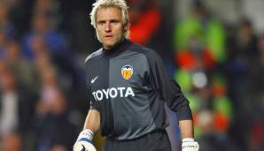 Schon eine Legende der Pechvögel-Zunft: Spanien-Keeper Santiago Canizares verpasste die WM 2002, weil er sich an den Scherben eines im Badezimmers zu Bruch gegangenen Eau-de-Cologne-Flakons eine Sehne im Fuß durchtrennte.