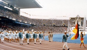 Barcelona 1992, Manfred Klein: Zum Abschluss seiner erfolgreichen Karriere durfte Manfred Klein 1992 die deutschen Olympioniken nach der Wiedervereinigung anführen. Nach Gold 1988 gewann er 1992 Bronze mit dem Deutschland-Achter