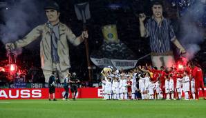 Einen ganz besonderen Fund hofften die Fans des FC Schalke 04 im DFB-Pokal-Halbfinale gegen Eintracht Frankfurt in ihren Kohleminen zu machen.