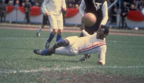 Platz 1: Pele (1957 - 1971). Mit 77 Toren ist Pele auch in diesem Ranking einfach unantastbar (91 Einsätze). Der Weltfußballer des 20. Jahrhunderts wurde unglaubliche drei Mal Weltmeister (1958, 1962, 1970)