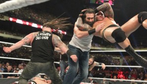 Ebenfalls im Zwist: Die Wyatt Family: Luke Harper (M.) legte sich mit Patriarch Bray an und kassierte dafür den RKO "out of nowhere"!