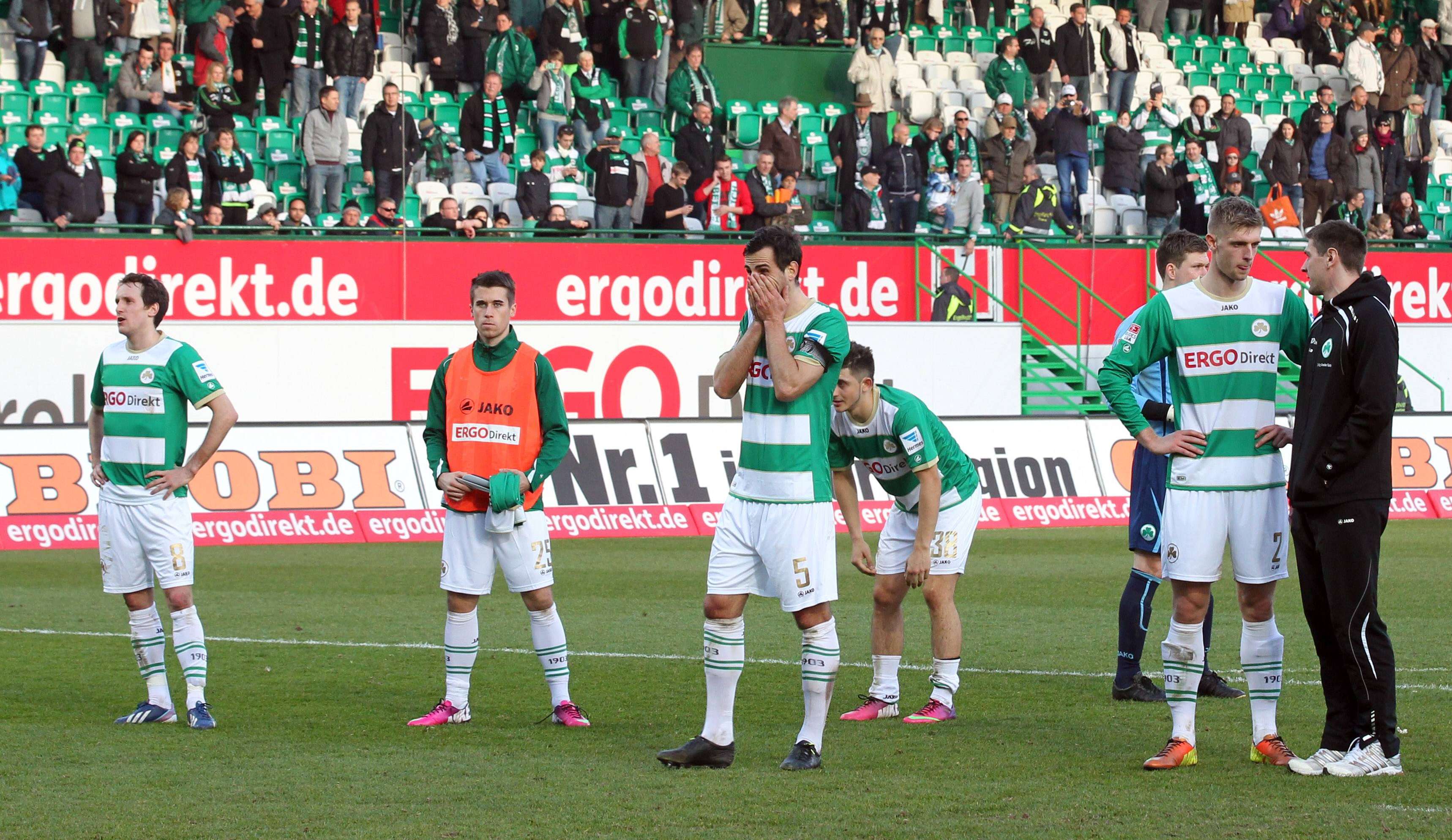 Platz 12: SpVgg Greuther Fürth (2013) mit 21 Punkten (vier Siege, neun Remis und 21 Niederlagen) bei 26:60 Toren.