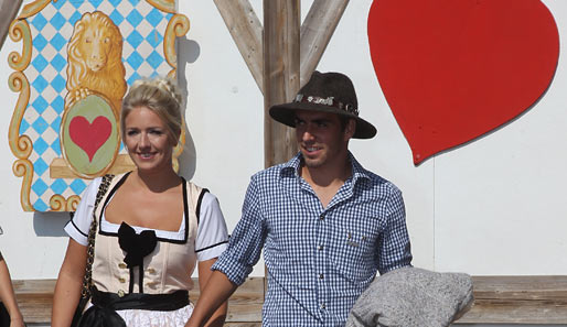 Alte Oktoberfest-Hasen sind die Lahms, Claudia und Philipp. Über den Hut sagen wir nichts, aber ist nicht das rotkarierte Hemd zwingend vorgeschrieben?