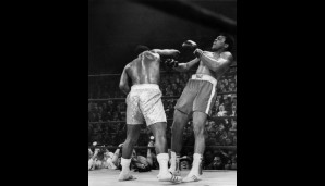 Auf den Philippinen kommt es 1975 zum wohl spektakulärsten Boxkampf aller Zeiten zwischen Joe Frazier und Muhammad Ali. Nach 14 Runden siegt Ali im "Thrilla von Manila"