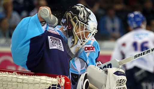 Goalie John Curry kassierte mit den Hamburg Freezers die erste Niederlage