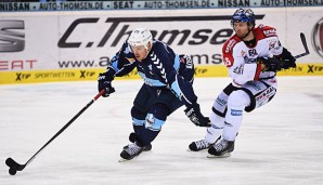 Casey Borer (r.) spielte fünf Spiele für Carolina Hurricanes in der NHL