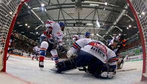 Dennis Endras und die Adler Mannheim zitterten sich zu einem 5:4-Erfolg gegen die DEG