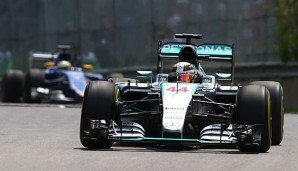 Auch im zweiten Training fuhr Lewis Hamilton der Konkurrenz davon