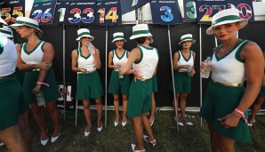 AUSTRALIEN-GP: Die neue Saison geht los und damit feiern auch die Grid Girls ihr Comeback in der Formel 1. Munter warten die Damen auf ihren Einsatz