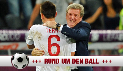 Englands Nationaltrainer Roy Hodgson (r.) ist enttäuscht von John Terrys Verhalten