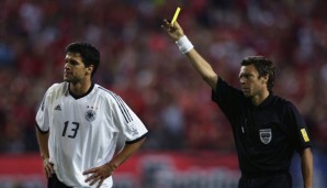 Urs Meier hat Michael Ballack bei der WM 2002 im Halbfinale die Gelbe Karte gezeigt