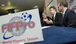 Laut einer globalen FIFPro-Umfrage verdient die Hälfte aller Profis unter 1000 Dollar monatlich