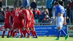 Die U17 des FC Bayern schlägt Schalke im Halbfinale deutlich mit 3:0