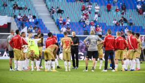 Die Suspendierung hatte daraufhin zu einem Spielerstreik geführt. Die Profis kamen nicht zum für 16 Uhr angesetzten Training. "Ursache waren emotionale Diskussionen innerhalb der Mannschaft um Adam Szalai", bestätigte der Verein später.